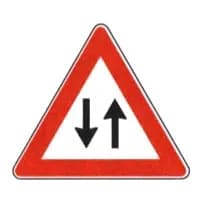 Segnali di pericolo: doppio senso di circolazione
