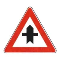 Quiz patente B: segnali di precedenza. Diritto di precedenza all'incrocio