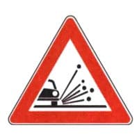Segnali di pericolo: materiale instabile sulla carreggiata